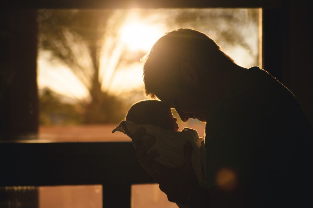 When Should I Start Introducing A Sippy Cup To My Baby? When Should I Start Introducing A Sippy Cup To My Baby?